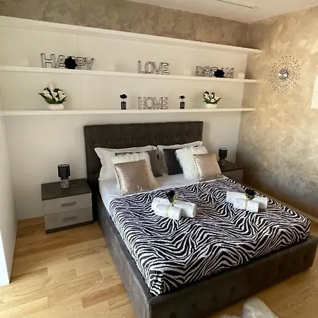 Πανσιόν Palazzo Metropolis 4*
